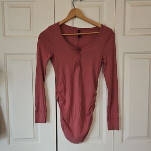 Long Sleeve Scoop Neck Henley Top in Dusty Rose
